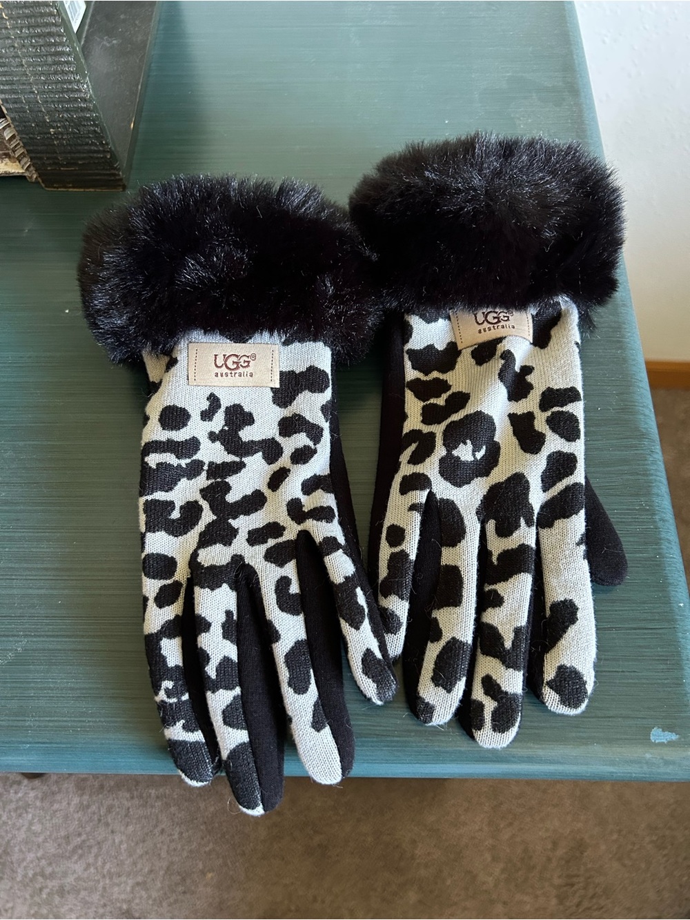 UGG Women’s Black & White Leopard Faux-Fur Cuff Gloves